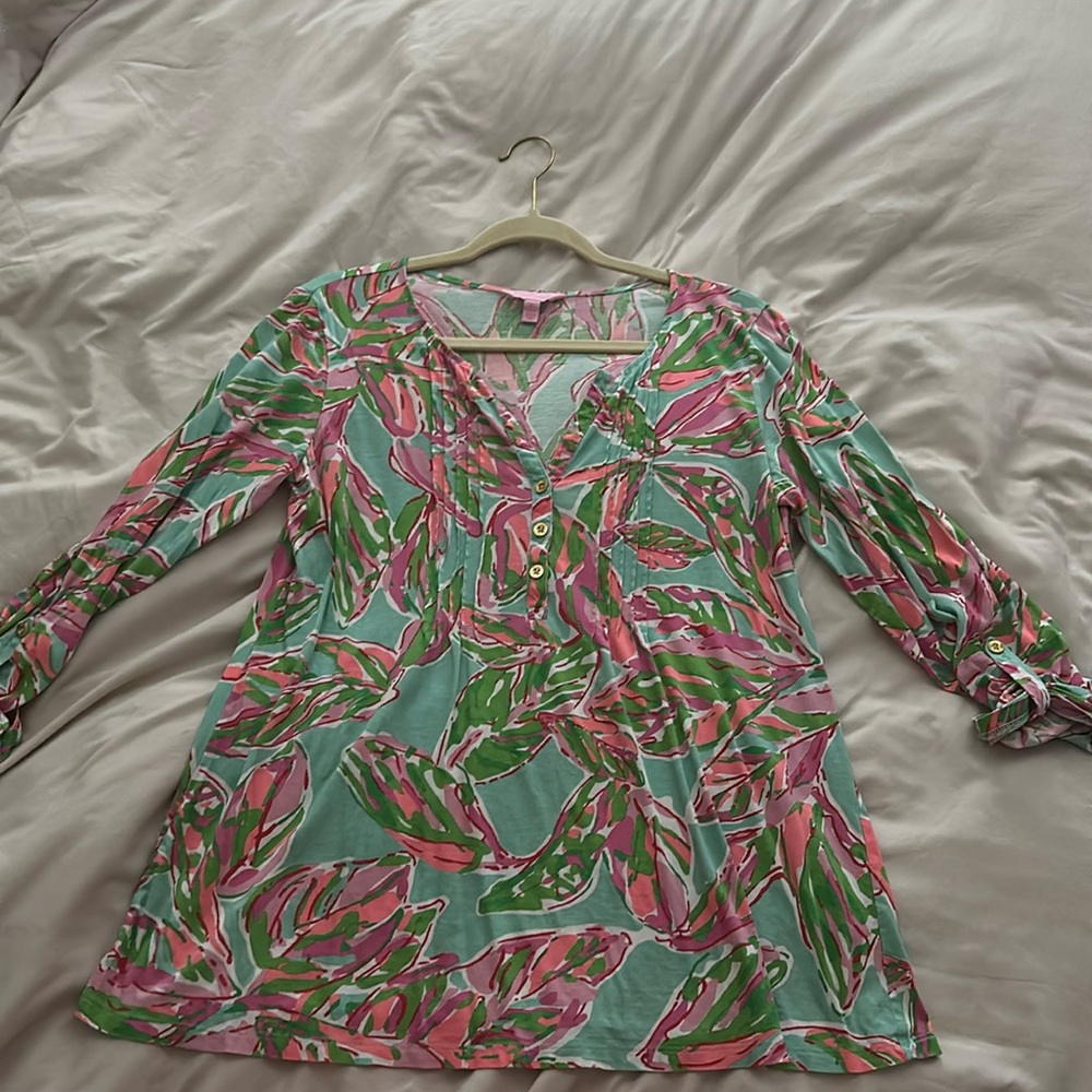 L Lilly Pulitzer top used condition some fade